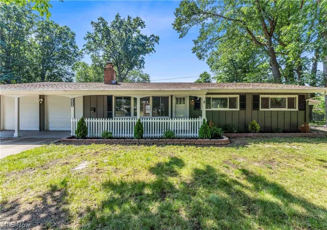 2nd image of 568 Huntley Ct, Bay Village, OH 44140 | MLS# 5224828
