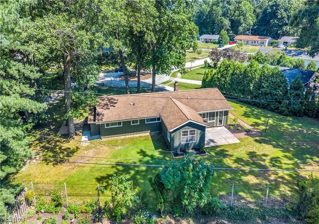 3rd image of 568 Huntley Ct, Bay Village, OH 44140 | MLS# 5224828