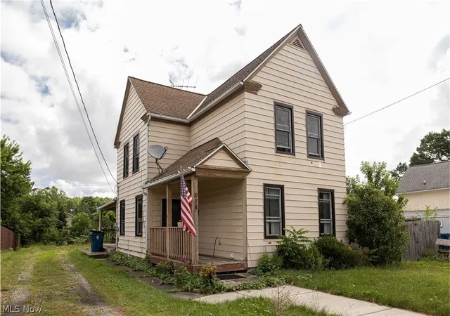1st image of 974 Chestnut St, Grafton, OH 44044 | MLS# 5225373