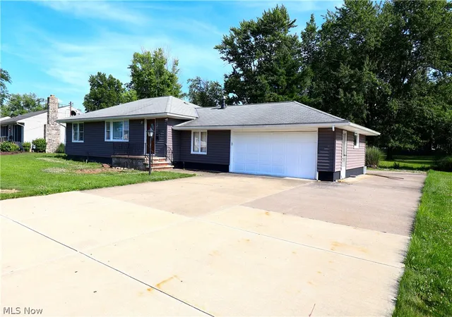 Photo 3 of Single family home for sale at 164 Sipple Ave, Amherst, OH 44001 | MLS# 5223901 | Listing updated on 2026-07-24
