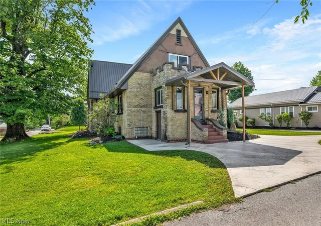 Photo 3 of Single family home for sale at 593 Dewey Ave, Cadiz, OH 43907 | MLS# 5226207 | Listing updated on 2026-09-30