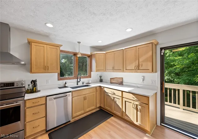 5th image of 2391 Lyndon Dr, Green, OH 44685 | MLS# 5223161