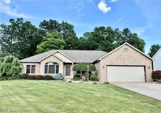 1st image of 2101 Oakwood St, Girard, OH 44420 | MLS# 5225985