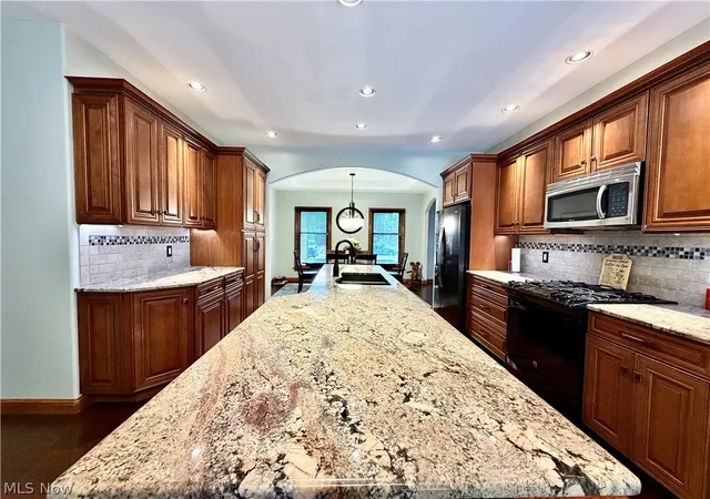 3rd image of 2101 Oakwood St, Girard, OH 44420 | MLS# 5225985