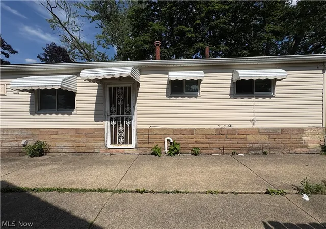 Photo 4 of Single family home for sale at 908 Clifford Ave, Akron, OH 44306 | MLS# 5226291 | Listing updated on 2026-07-10