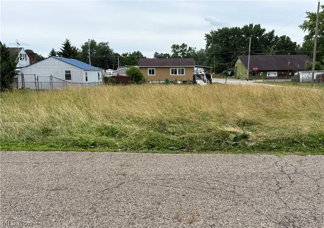 1st image of 2616 Taft Ave Ne, Canton, OH 44705 | MLS# 5225731