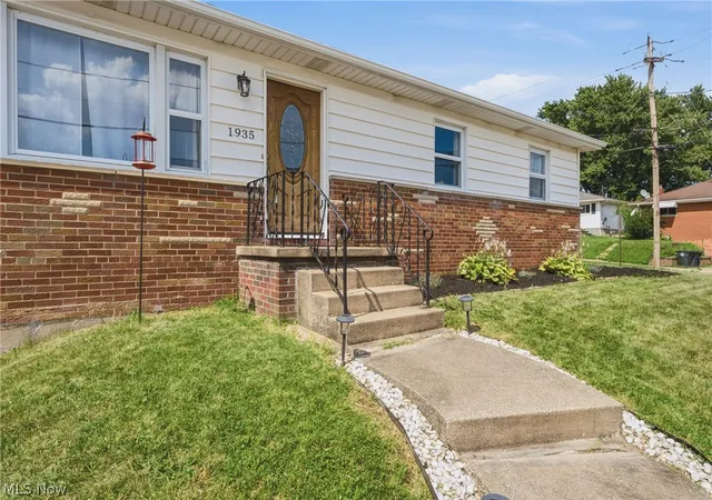 2nd image of 1935 Quayle Dr, Akron, OH 44312 | MLS# 5226118