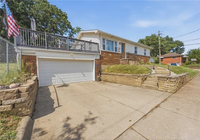 3rd image of 1935 Quayle Dr, Akron, OH 44312 | MLS# 5226118