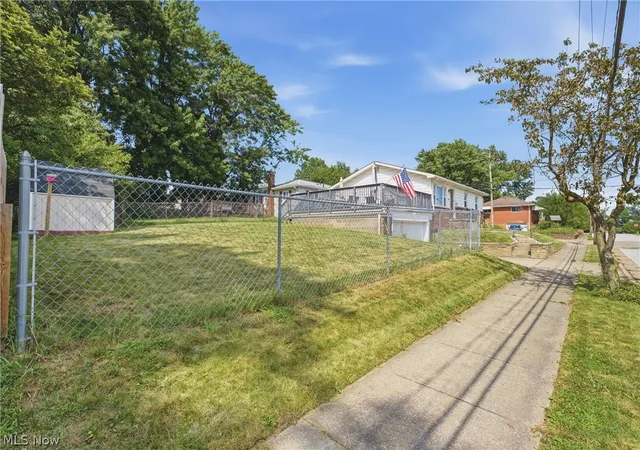 4th image of 1935 Quayle Dr, Akron, OH 44312 | MLS# 5226118