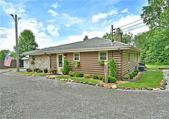 4th image of 10250 Springfield Rd, Poland, OH 44514 | MLS# 5225949