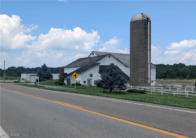 Photo 4 of Single family home for sale at 12720 Columbiana Canfield Rd, Columbiana, OH 44408 | MLS# 5226120 | Listing updated on 2026-07-14