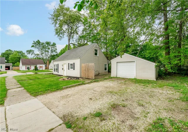 Photo 2 of Single family home for sale at 2100 Delmore St, Cuyahoga Falls, OH 44221 | MLS# 5226280 | Listing updated on 2026-08-23