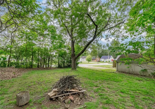 Photo 4 of Single family home for sale at 2100 Delmore St, Cuyahoga Falls, OH 44221 | MLS# 5226280 | Listing updated on 2026-08-23