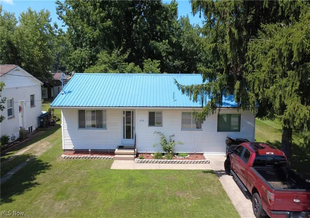 Photo 3 of Sale Pending at 2110 Rockland Ave, Belpre, OH 45714 | MLS# 5225582 | Listing updated on 2026-07-20