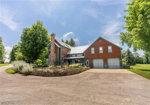 Photo 2 of Mansion for sale at 945 Remsen Rd, Medina, OH 44256 | MLS# 5226382 | Listing updated on 2026-07-16