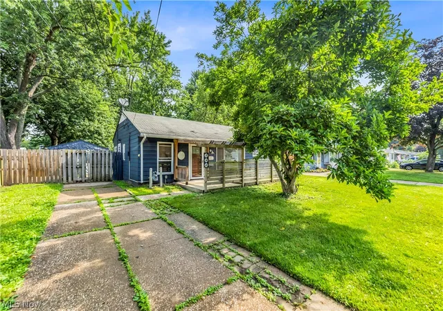 Homes for sale in Berea, OH | 280 Kempton Dr, Berea, OH 44017 | MLS# 5225486