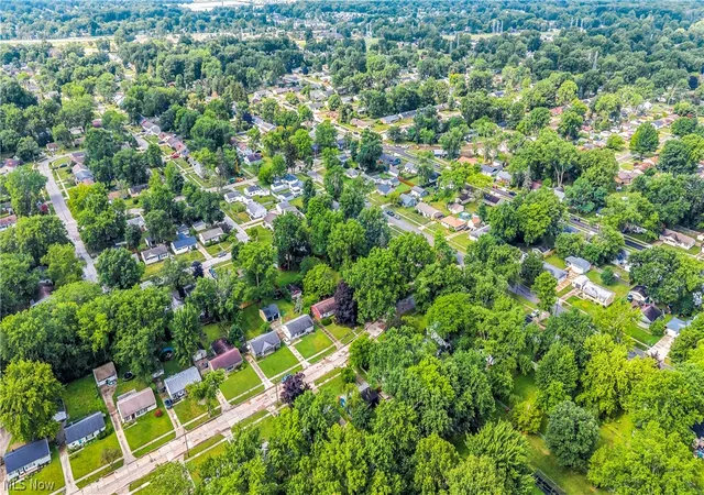 Homes for sale in Berea, OH | 280 Kempton Dr, Berea, OH 44017 | MLS# 5225486