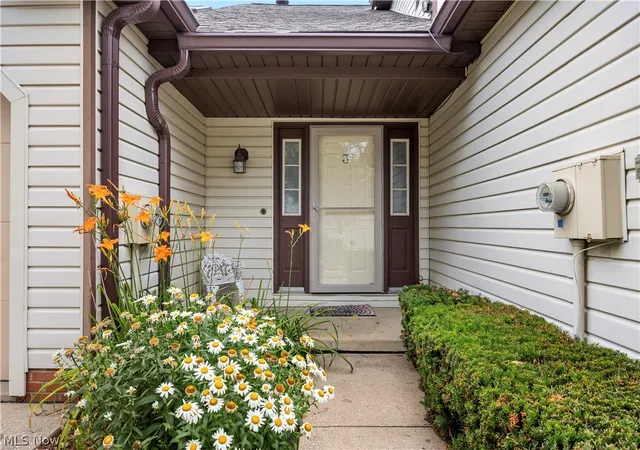 1st image of 875 Hampton Cir #3, Aurora, OH 44202 | MLS# 5225885