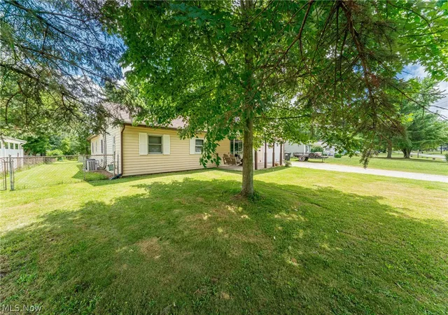 2nd image of 1981 Pinewood Dr, Brunswick, OH 44212 | MLS# 5226322