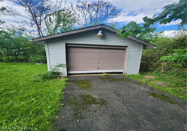 Homes for sale in Youngstown, OH | 160 W Laclede Ave, Youngstown, OH 44507 | MLS# 5226032