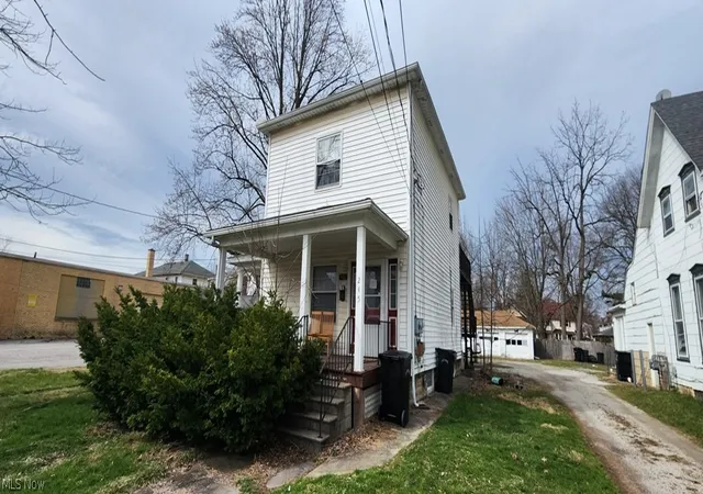 Homes for sale in Elyria, OH | 245 7th St, Elyria, OH 44035 | MLS# 5226471