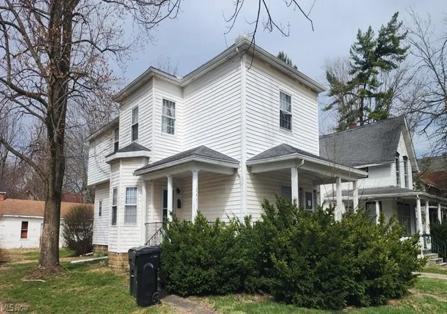 Homes for sale in Elyria, OH | 245 7th St, Elyria, OH 44035 | MLS# 5226471