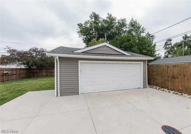 3rd image of 6391 Almont Dr, Brook Park, OH 44142 | MLS# 5226245