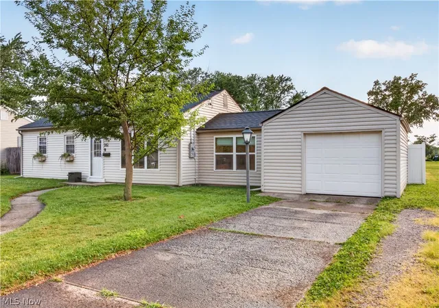 2nd image of 382 Marseilles Ave, Elyria, OH 44035 | MLS# 5226165