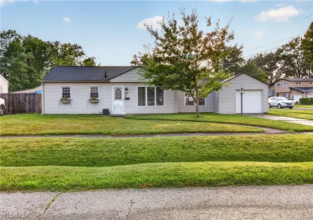 3rd image of 382 Marseilles Ave, Elyria, OH 44035 | MLS# 5226165