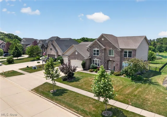 2nd image of 22334 Pinnacle Pt, Strongsville, OH 44149 | MLS# 5225723