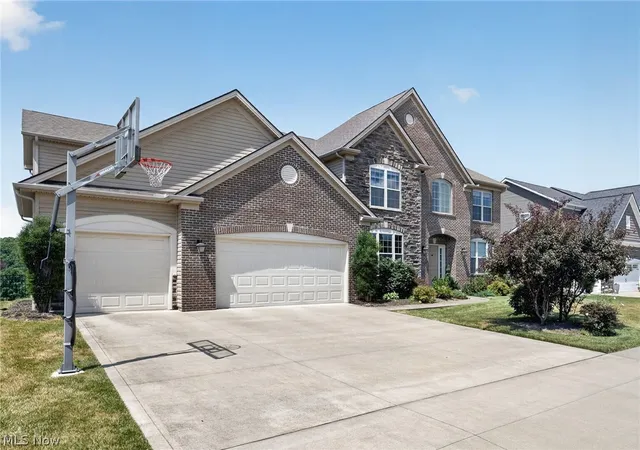 3rd image of 22334 Pinnacle Pt, Strongsville, OH 44149 | MLS# 5225723