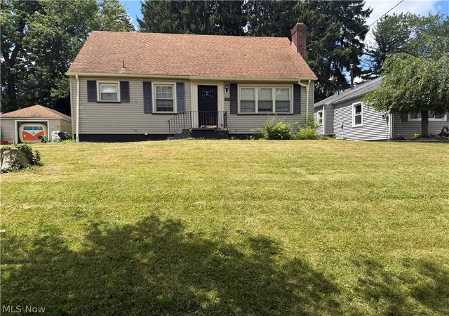 Photo 1 of Single family home for sale at 142 S Edgehill, Youngstown, OH 44515 | MLS# 5226083 | Listing updated on 2026-07-15