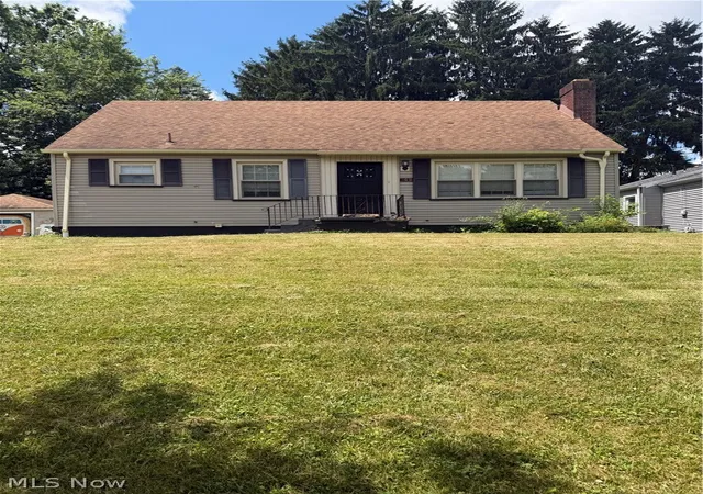 Photo 2 of Single family home for sale at 142 S Edgehill, Youngstown, OH 44515 | MLS# 5226083 | Listing updated on 2026-07-15