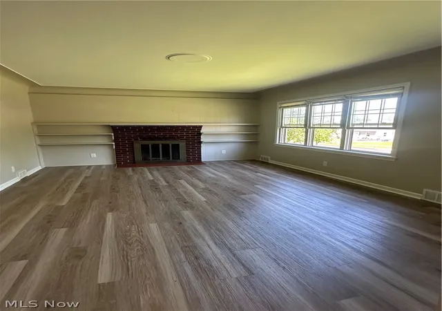 Photo 3 of Single family home for sale at 142 S Edgehill, Youngstown, OH 44515 | MLS# 5226083 | Listing updated on 2026-07-15
