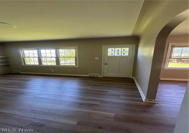 Photo 3 of Single family home for sale at 142 S Edgehill, Youngstown, OH 44515 | MLS# 5226083 | Listing updated on 2026-07-15