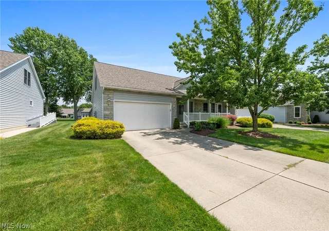 Listing Photo 4 - Condo for sale in building located at 126 Augusta Dr, Elyria, OH 44035