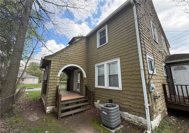 Photo 3 of Single family home for sale at 918 Frederick Blvd, Akron, OH 44320 | MLS# 5226080 | Listing updated on 2026-07-10