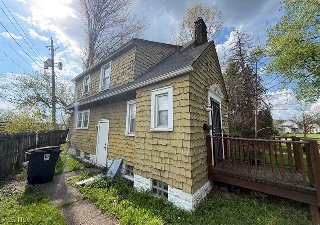 Photo 3 of Single family home for sale at 918 Frederick Blvd, Akron, OH 44320 | MLS# 5226080 | Listing updated on 2026-07-10