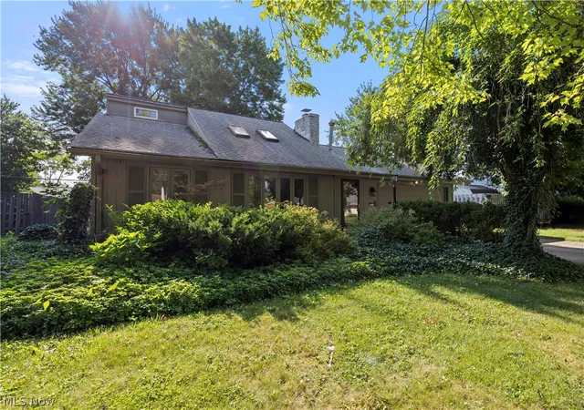 Homes for sale in Berea, OH | 231 Sunset Dr, Berea, OH 44017 | MLS# 5225424