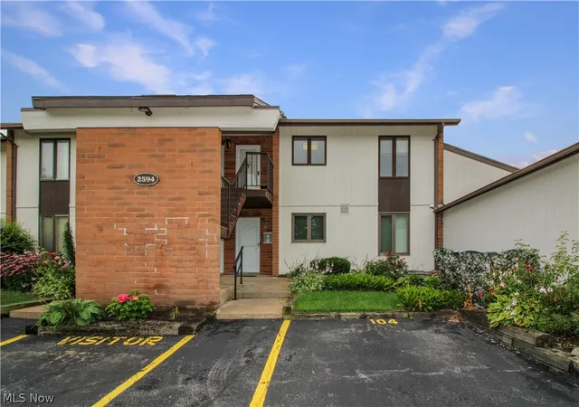 Homes for sale in Port Clinton, OH | 2594 E Sun Valley Dr #204, Port Clinton, OH 43452 | MLS# 5226543