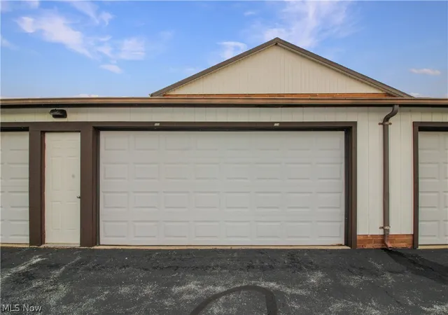 Listing Photo 3 - Condo for sale in building located at 2594 E Sun Vly Dr, Port Clinton, OH 43452 - Unit #204