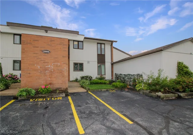 Listing Photo 4 - Condo for sale in building located at 2594 E Sun Vly Dr, Port Clinton, OH 43452 - Unit #204
