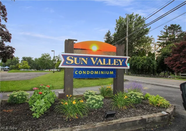 Listing Photo 5 - Condo for sale in building located at 2594 E Sun Vly Dr, Port Clinton, OH 43452 - Unit #204