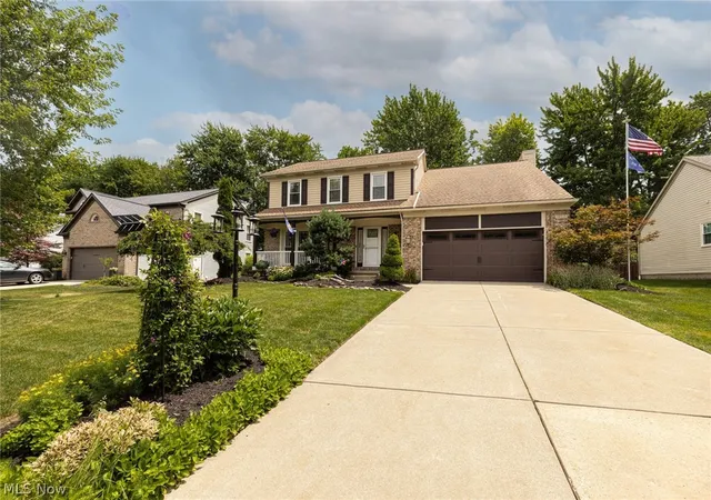 Photo 2 of Single family home for sale at 18717 Walnut Dr, Strongsville, OH 44149 | MLS# 5226390 | Listing updated on 2026-08-28