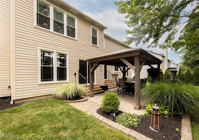Photo 4 of Single family home for sale at 18717 Walnut Dr, Strongsville, OH 44149 | MLS# 5226390 | Listing updated on 2026-08-28