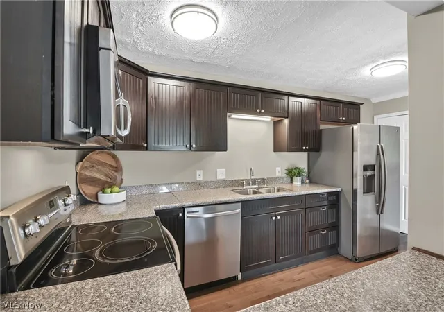 4th image of 1420 Cedarwood Dr #H, Westlake, OH 44145 | MLS# 5223301