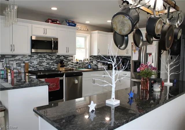 3rd image of 13605 Crestway Dr, Brook Park, OH 44142 | MLS# 5226033