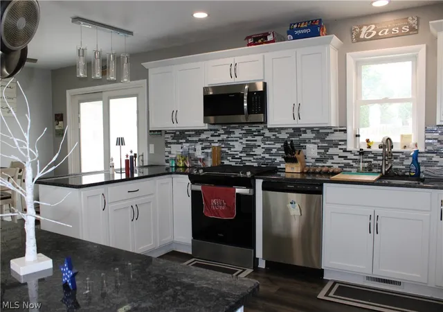 5th image of 13605 Crestway Dr, Brook Park, OH 44142 | MLS# 5226033