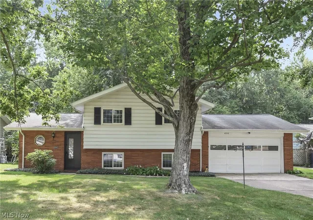 Homes for sale in North Olmsted, OH | 4958 Hampton Dr, North Olmsted, OH 44070 | MLS# 5226528