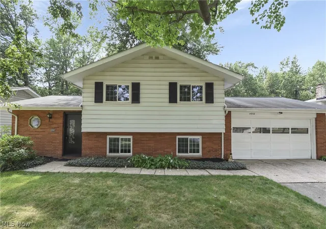 Homes for sale in North Olmsted, OH | 4958 Hampton Dr, North Olmsted, OH 44070 | MLS# 5226528